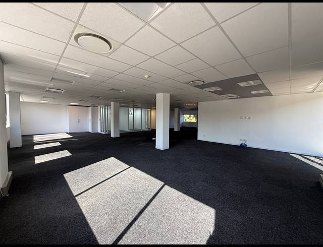 1,028M² OFFICE TO LET IN PARKTOWN